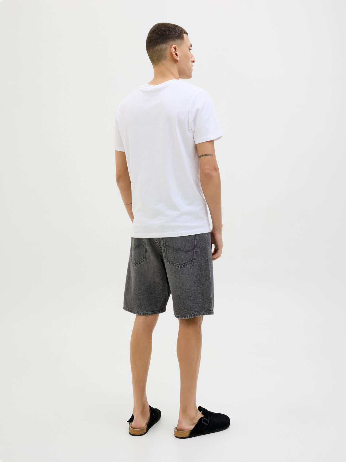 model_shot-back
